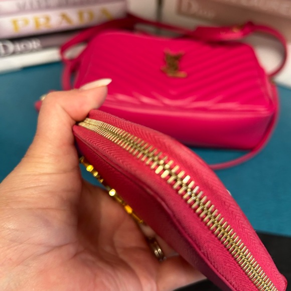 Bundle-Saint Laurent Pink Crossbody Chevron Leather Bag and Wallet - COA INLUDED - Picture 16 of 16